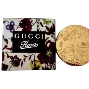 Gucci Flora Gold floral mirror gwp